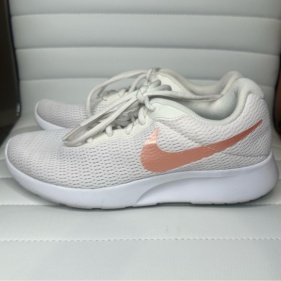 💜Nike Tanjun White Particle Rose Women’s Sneakers Size 7 - Picture 1 of 8